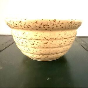 Vtg Monmouth Pottery, Beehive 8 Inch Bowl, Stamped Leaf On Bottom USA Red Sponge
